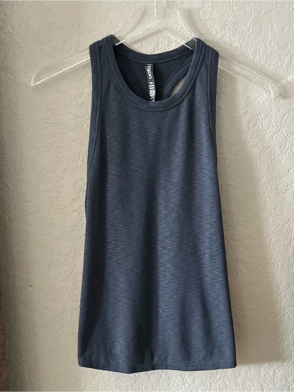 Vuori Women’s Sunrise High Neck Tank Size Medium Grey/Blue